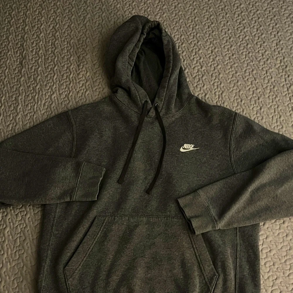 Nike Men's Charcoal Fleece Hoodie - Picture 1 of 8